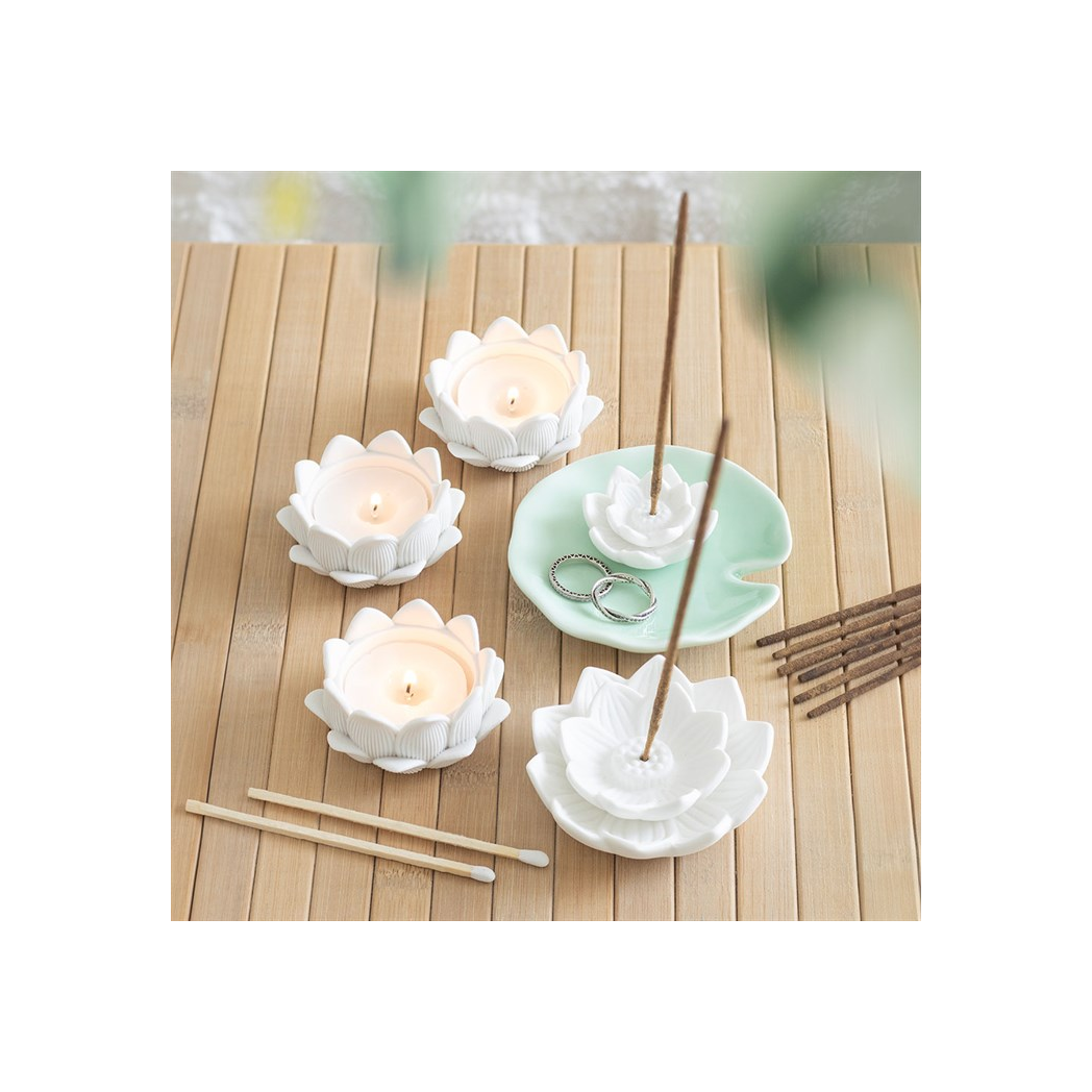 Set of 3 White Lotus Flower Tealight Holders